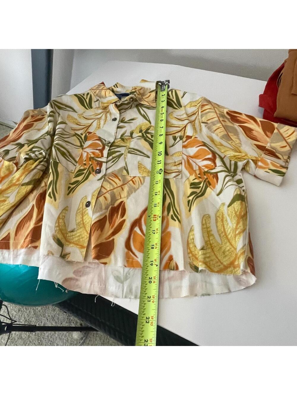 Shore Tropical Floral Print Button Down Raw Hem Crop Top Size Medium - Picture 5 of 9